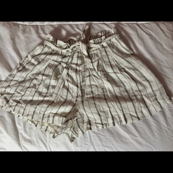 American Eagle Outfitters Pants - American eagle shorts